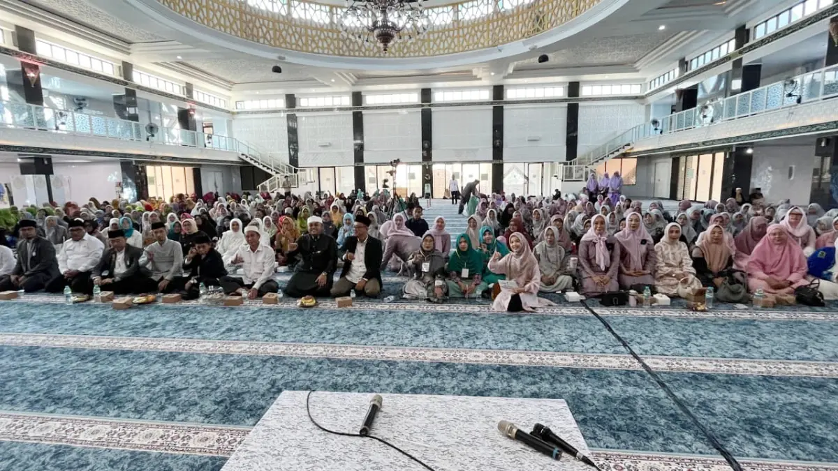 Alisa Khadijah ICMI Kabupaten Bogor menggelar kajian istimewa dalam memperingati HJB Bogor ke-544 di Masjid Agung Baitul Faidzin. (Aziz/Radar Bogor)