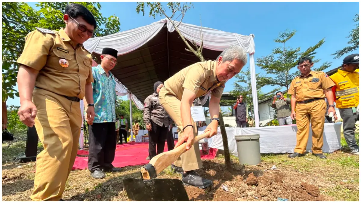 Ceremony penanaman 544 jenis pohon di TPS3R Mekarwangi Kota Bogor. (Foto : Fauzan/Radar Bogor)