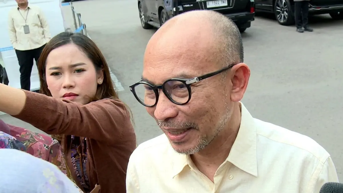 Mantan Menteri Keuangan yang juga ekonom senior, Chatib Basri memberikan keterangan kepada wartawan di Istana, Selasa (9/6/2026).