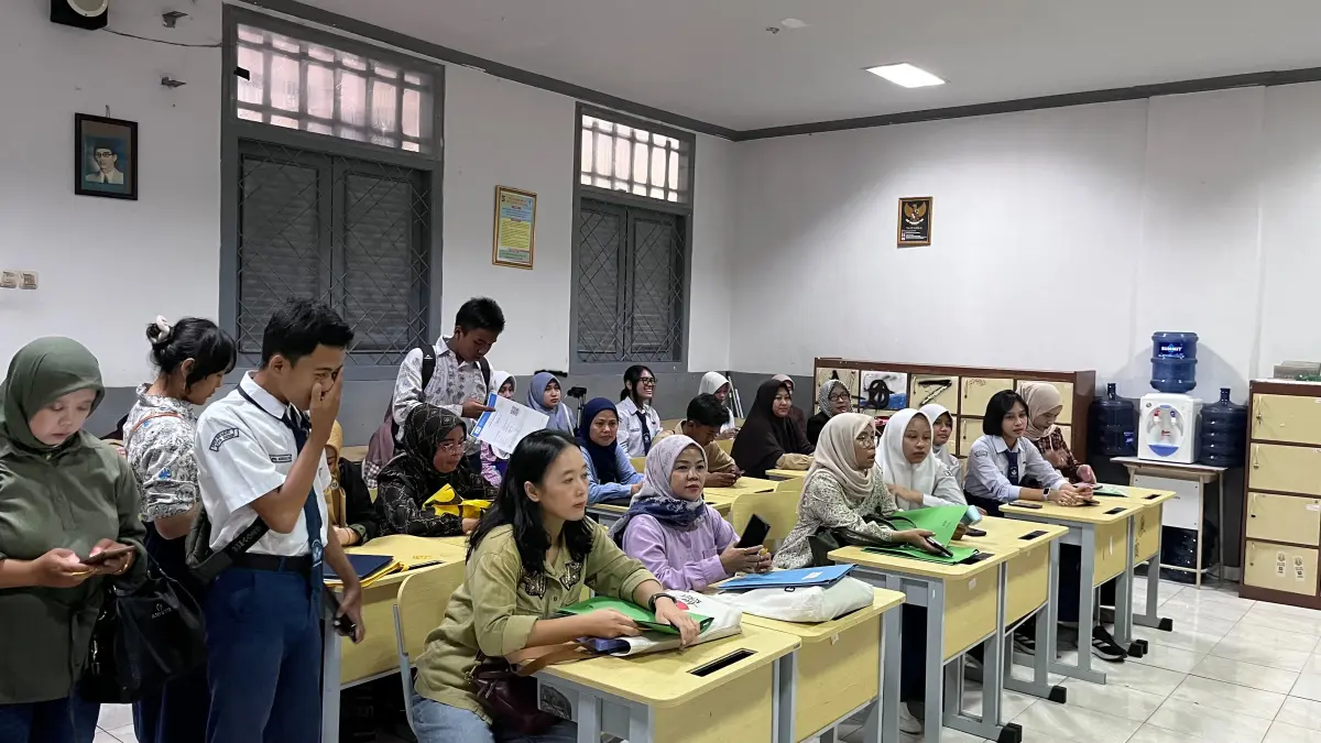 Orang tua siswa ramai-ramai daftar ulang Sekolah Maung di SMAN 1 Kota Bogor. (Foto : Dzikry/Radar Bogor)
