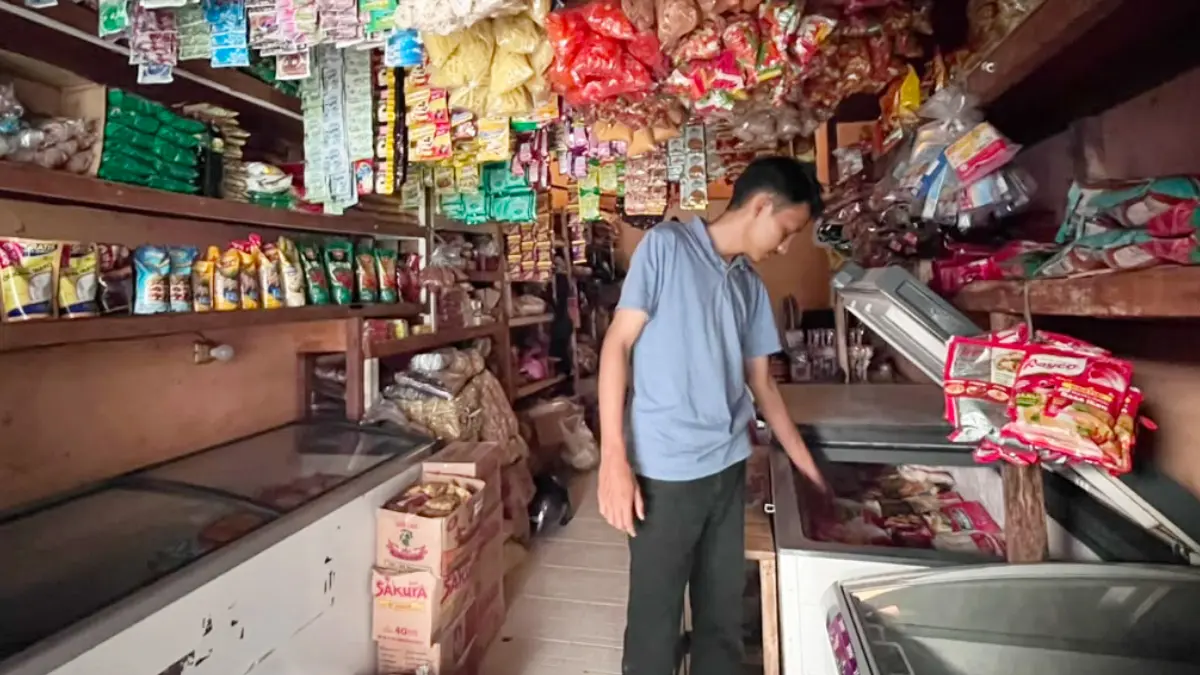 Salah satu toko frozen food di Kota Bogor terdampak pemadaman listrik Selasa, 9 Juni 2026. (Dzikry/Radar Bogor)