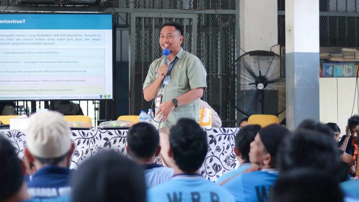 Sejumlah warga binaan Lapas Cibinong, Kabupaten Bogor saat mengikuti kegiatan edukasi kesehatan pencegahan penyakit hantavirus. (Dok. Lapas Cibinong)