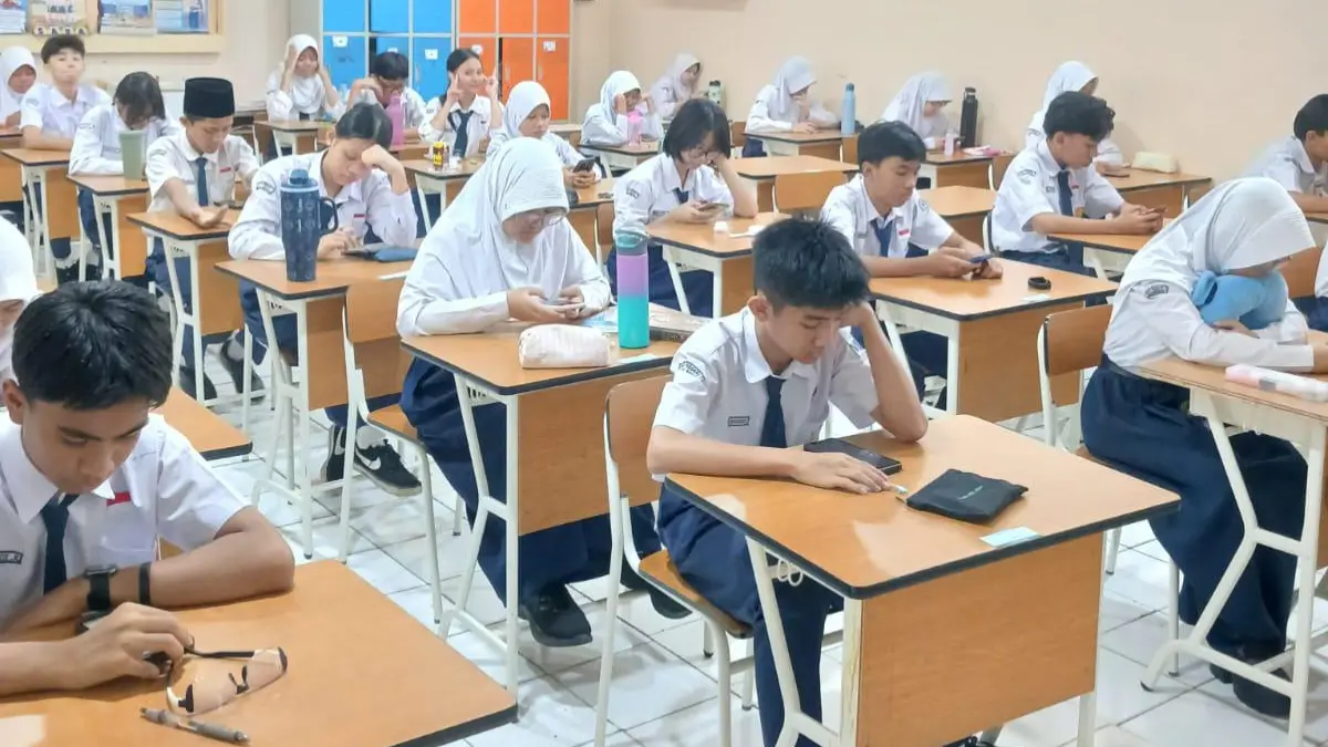 Ilustrasi: Siswa SMPN 1 Bogor saat ujian menggunakan smartphone. (Dok. SMPN 1 Bogor)