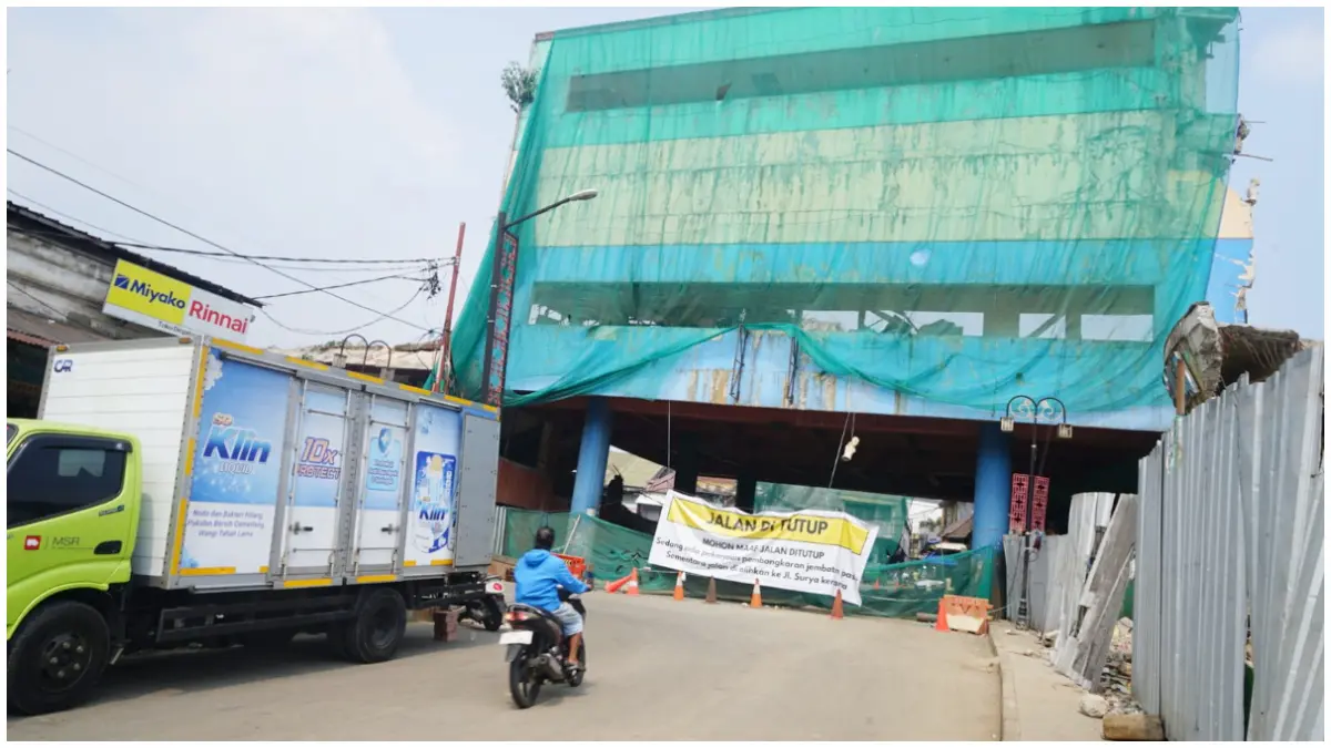 Terowongan jembatan Jalan Roda di Pasar Bogor ditutup sementara. (Foto: Sofiansyah/Radar Bogor)