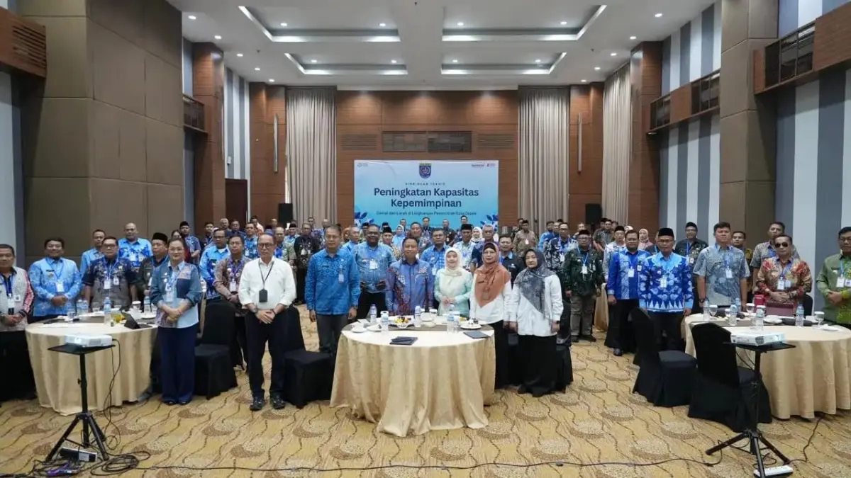 Wali Kota Depok Supian Suri memberikan arahan di Bimbingan Teknis (Bimtek) Peningkatan Kapasitas Kepemimpinan bagi camat dan lurah yang berlangsung di LORIN Sentul Hotel, Rabu, 10 Juni 2026.(Dok. Diskominfo Depok)
