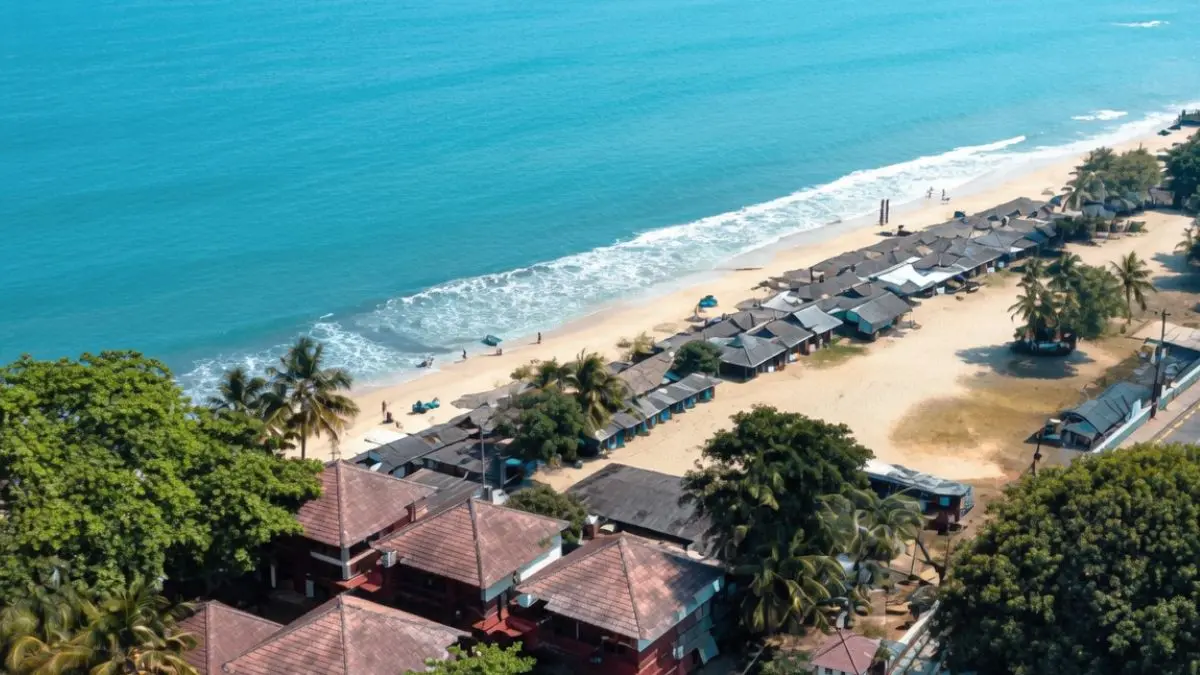 Pantai Anyer Serang, Banten. (Foto: Instagram @infoanyerbeach)