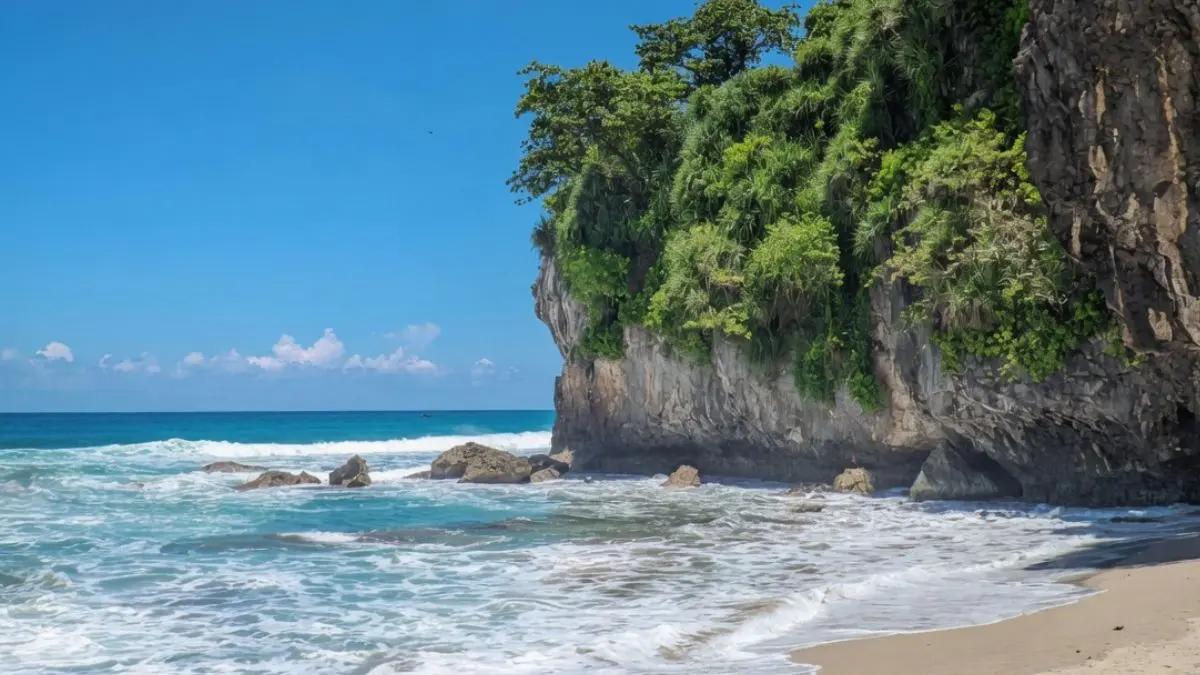 Pantai Sawarna Lebak, Banten. (Foto: Instagram @pantaisawarna.id)