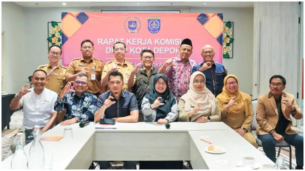 Rapat kerja Komisi C dan Disdik Kota Depok terkait pengadaaan meja SMPN 3, (Foto : narsum for Radar Bogor)