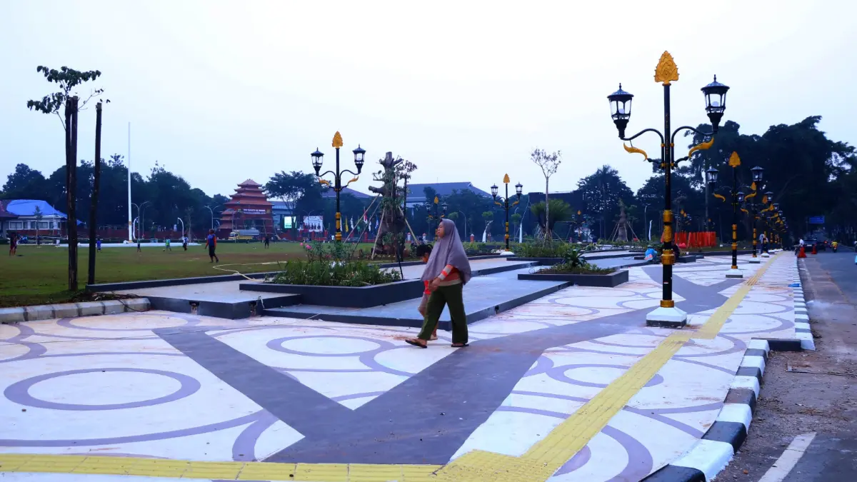 Alun-alun Kabupaten Bogor mulai tertata rapi, Pemkab Bogor membuka ruang terbuka baru terintegrasi dengan tempat ibadah bertempat di Jalan Tegar Beriman, Cibinong, Kabupaten Bogor. Foto: Hendi Novian/Radar Bogor