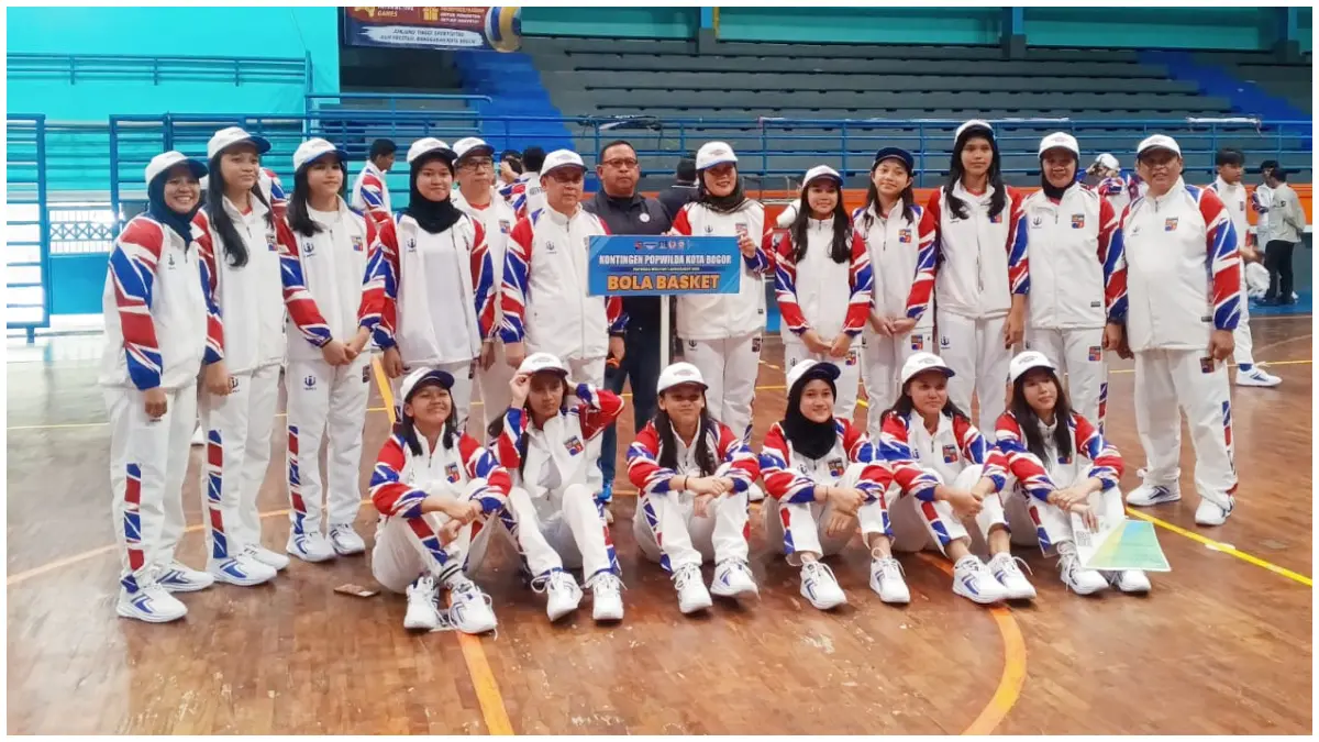 Atlet pelajar cabang Basket Kota Bogor berpose usai pelepasan ke Popwilda Jabar 2026, menatap target lolos ke Popda. (Foto: Fikri/Radar Bogor)