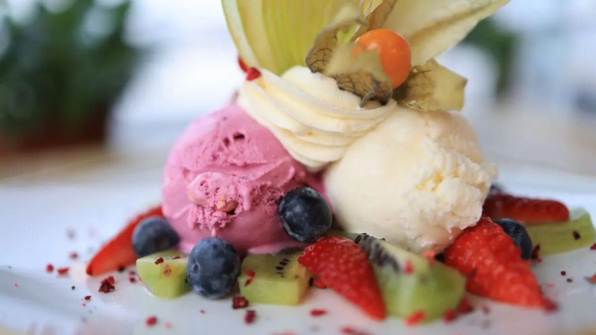 Ilustrasi kuliner es krim di Bogor. (Foto: Pexels/Valeria Boltneva)