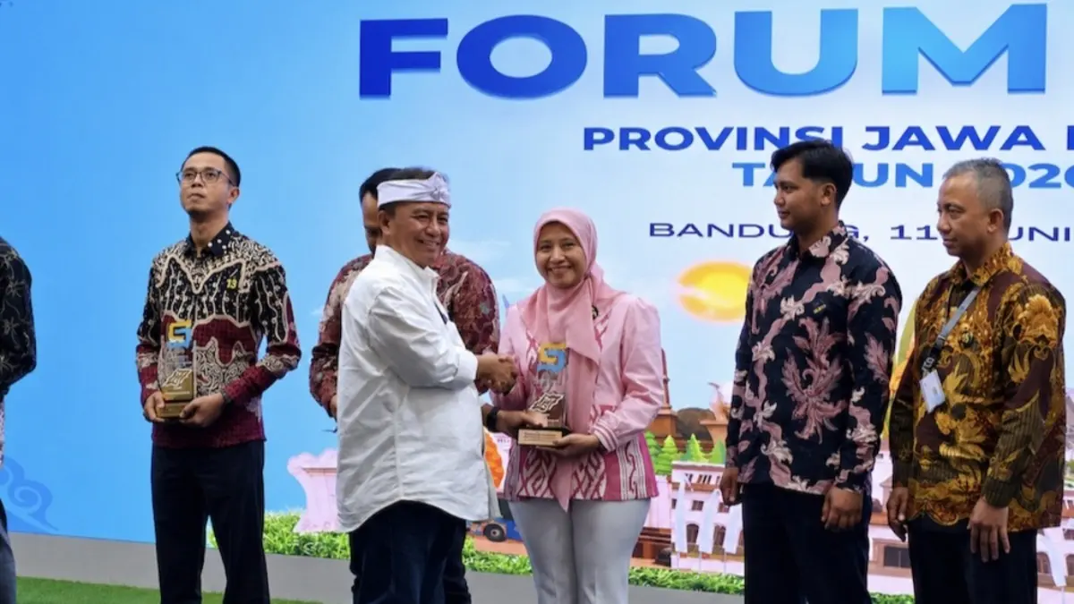 Solusi Bangun Indonesia saat meraih penghargaan CSR Jawa Barat 2026. Foto: IST