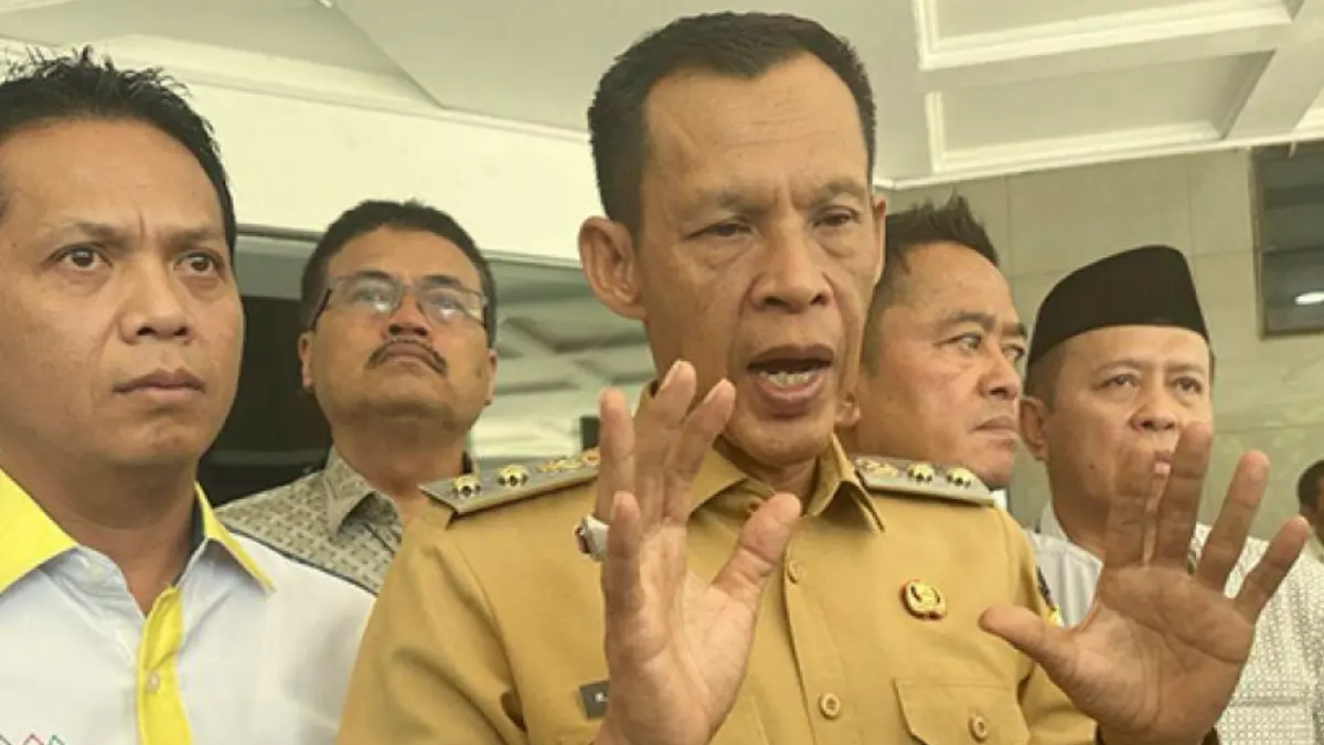 Wakil Bupati Bogor, Ade Ruhandi atau Jaro Ade saat memberikan keterangan kepada wartawan.