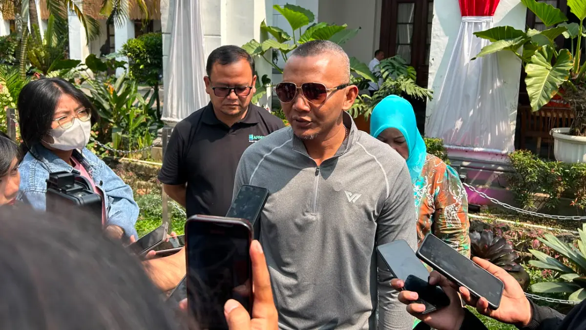 Wakil Wali Kota Bogor Jenal Mutaqin saat menyampaikan keterangan mengenai penutupan Jalan MA Salmun. Foto: Fauzan/Radar Bogor