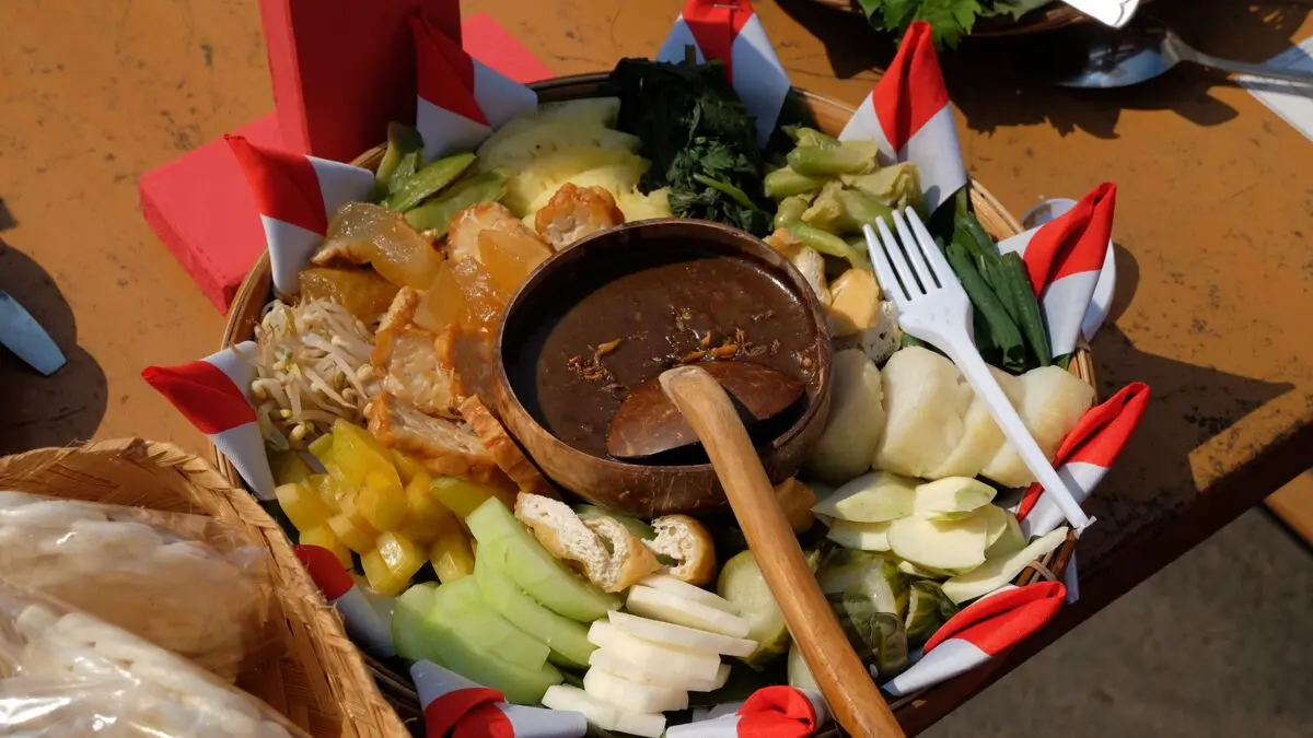 Ilustrasi kuliner rujak (Foto: Pexels.com/Ahmad Nafik Mundzir)