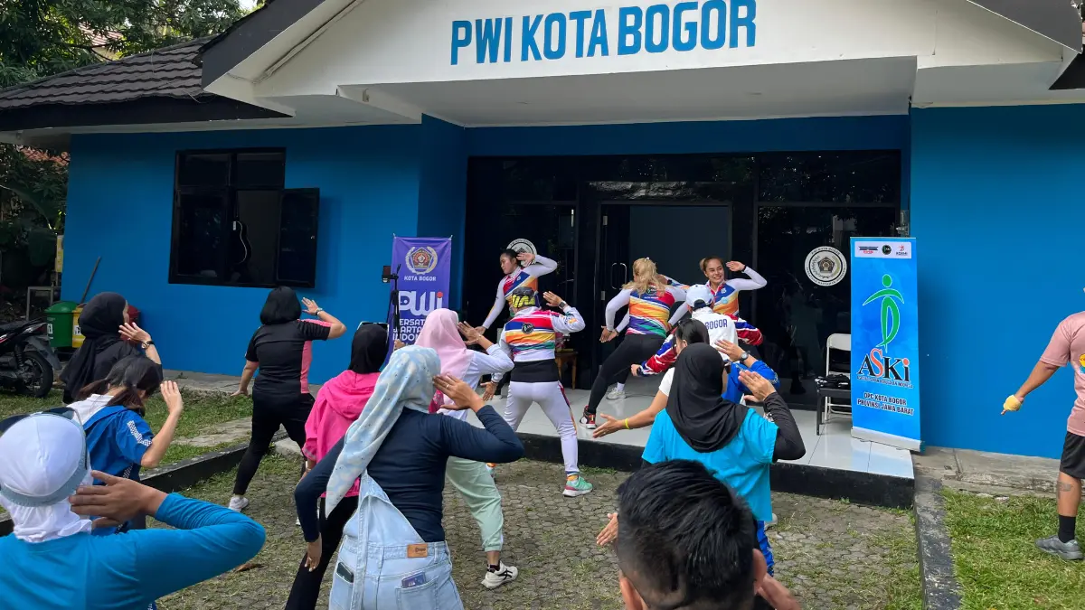 PWI dan ASKI Kota Bogor menggelar senam bersama dalam program Jumat Sehat. Foto: PWI for Radar Bogor
