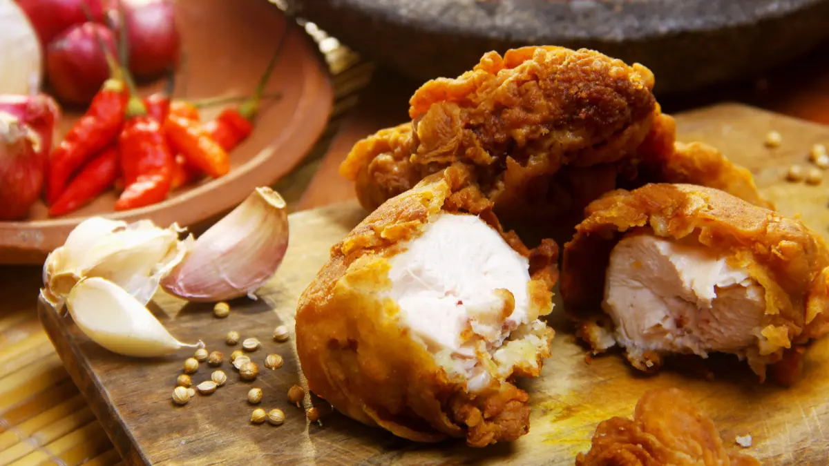Ilustrasi ayam goreng di sekitar stasiun Bandung.&nbsp;Foto: Yanuar Putut Widjanarko via&nbsp;pexels.com
