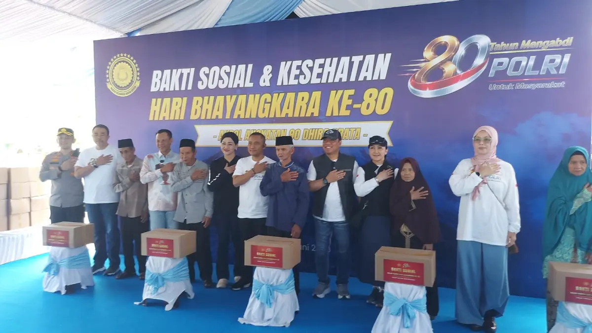 Kegiatan bakti kesehatan dalam memperingati HUT Bhayangkara ke-80 yang digelar Polri di Mapolsek Megamendung, Kabupaten Bogor.  (Foto : Septi Nulawam/Radar Bogor)