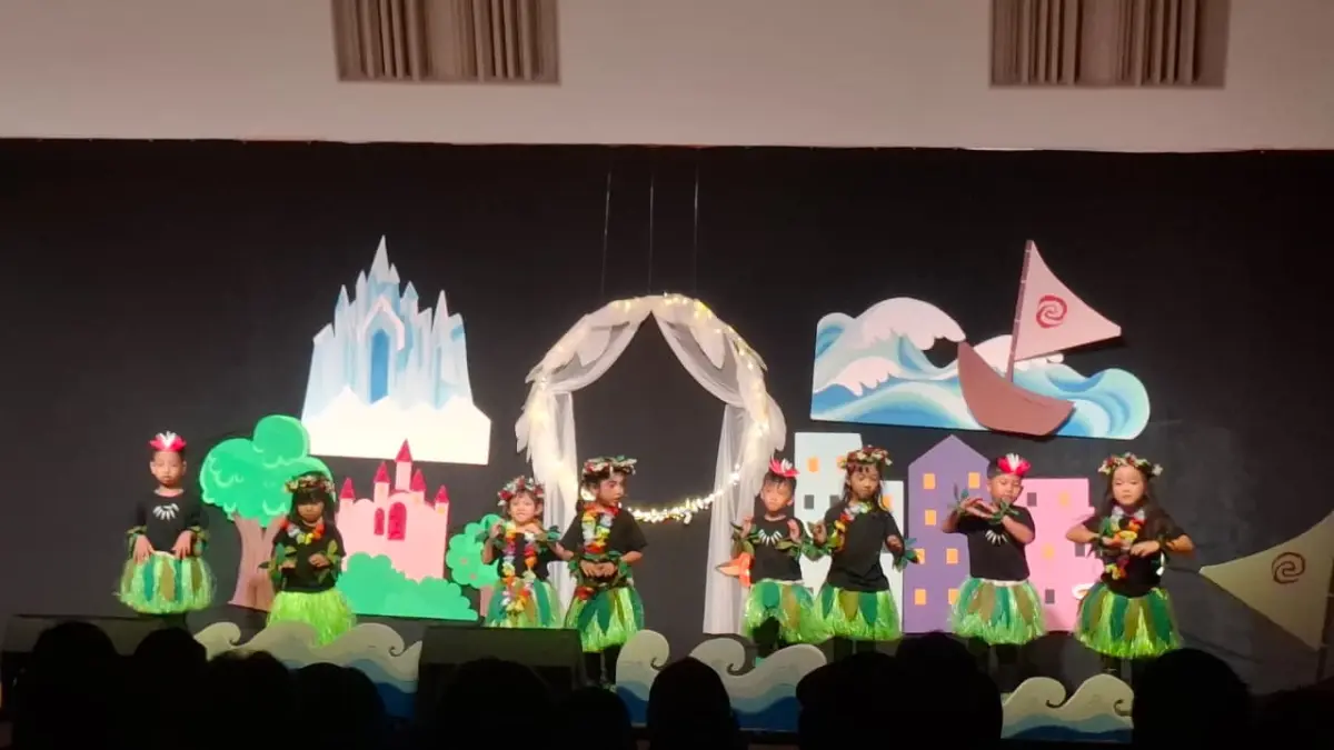 Suasana pentas seni Little Jamboree Montessori Sabtu 13 Juni 2026.