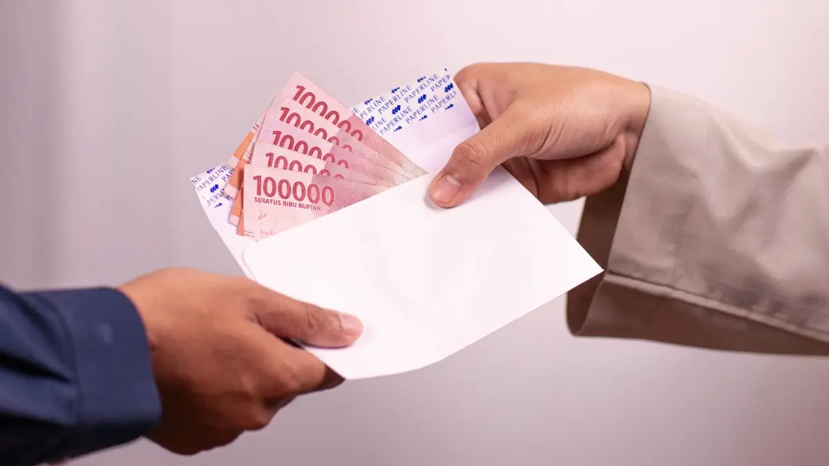 Ilustrasi pencairan bansos PKH Validasi by Sistem. (Foto: Pexels/Defrino Maasy)