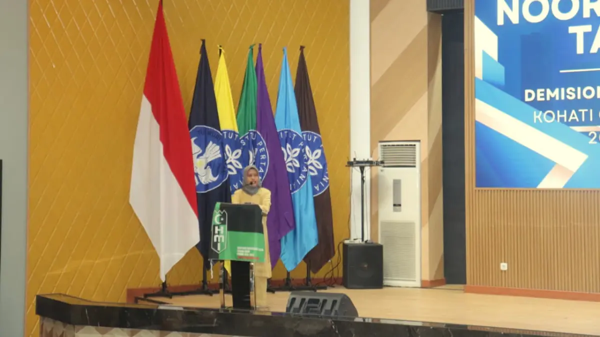 Sambutan demisioner Ketua Umum Kohati HMI Cabang Bogor, Fauzia Noorchaliza.