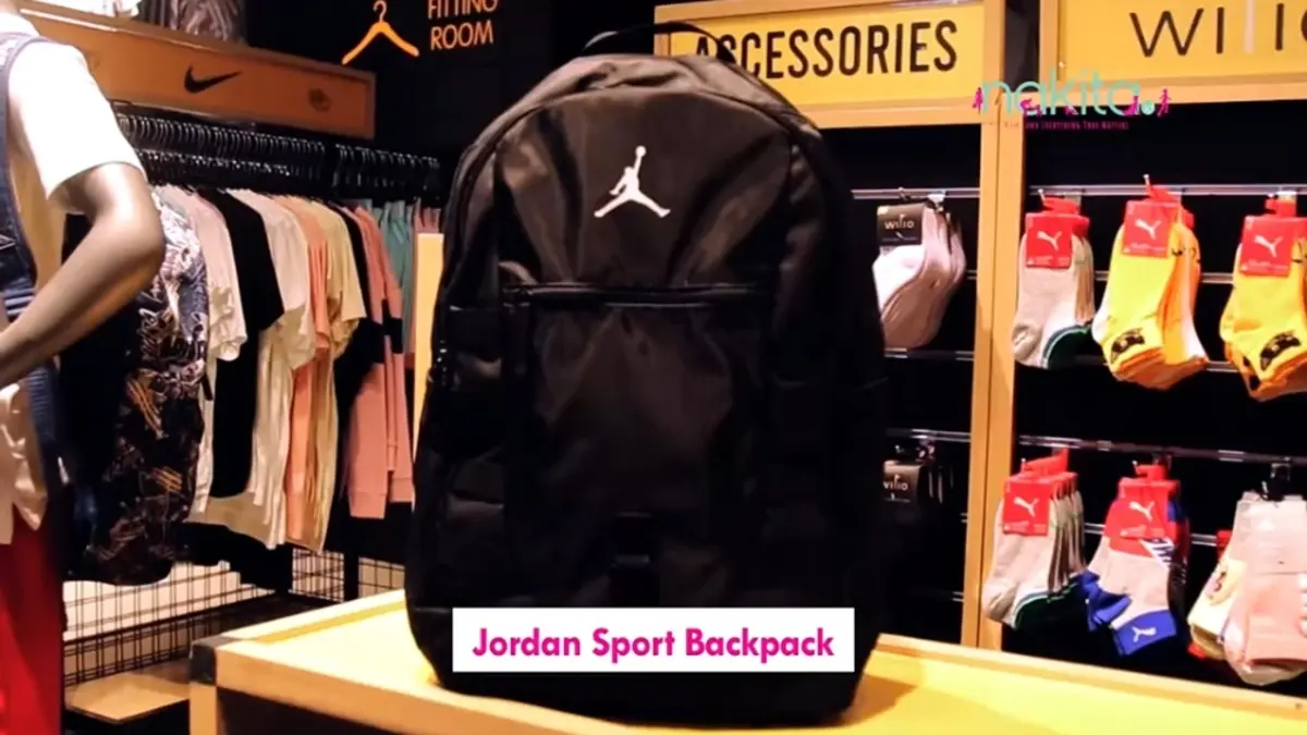 Tas sekolah anak dari merek Jordan. (Foto: YouTube Nikita Channel)