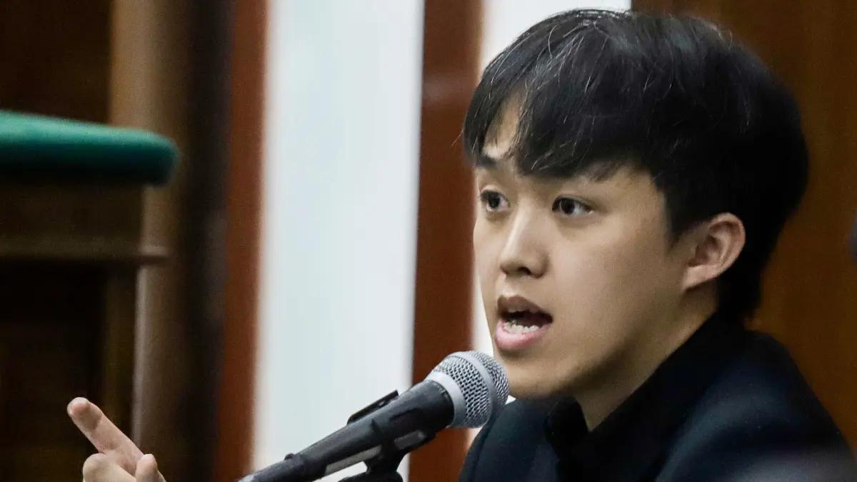 Kuasa hukum PT Java Fortis Corporindo, Kimham Pentakosta dari MSA Lawfirm, menyampaikan bahwa seluruh dokumen yang diserahkan berisi catatan pengeluaran dana perusahaan yang digunakan oleh tergugat selama menjabat sebagai direktur. (Alfian Rizal/Jawa Pos)