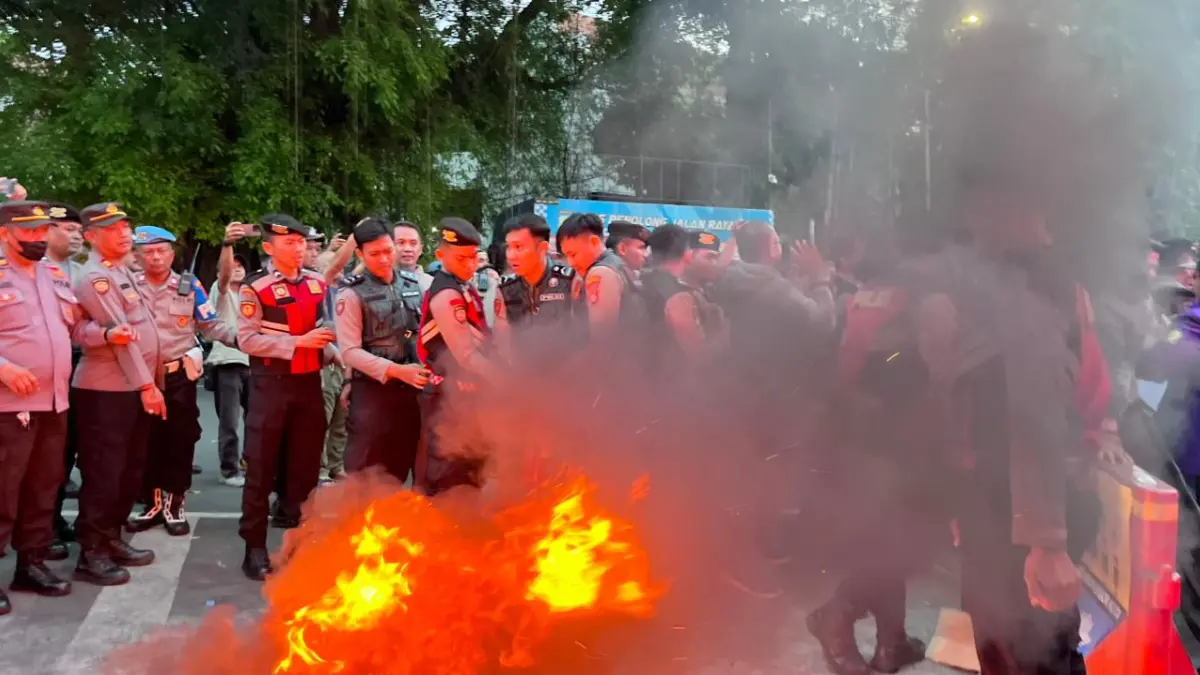 Aksi unjuk rasa mahasiswa di depan Istana Bogor, Rabu, 17 Juni 2026. (Dzikry/Radar Bogor)