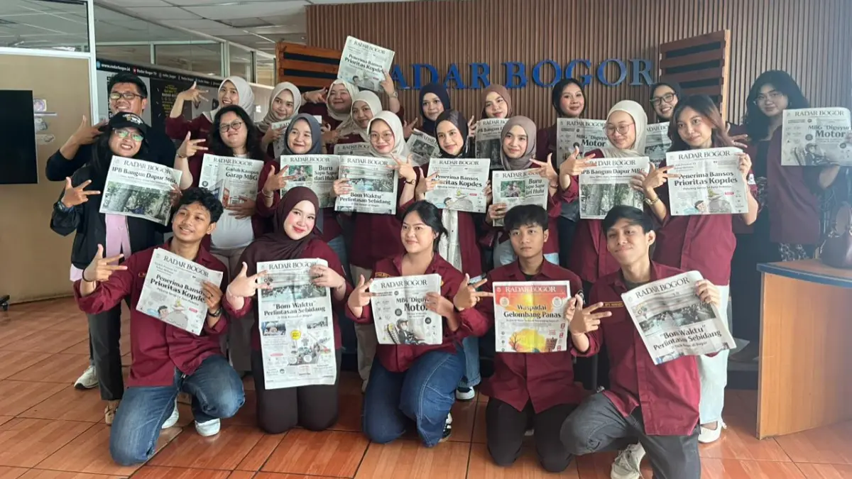 Mahasiswa Unpak saat berkunjung ke kantor Radar Bogor, Rabu, 17 Juni 2026. (Dok. Radar Bogor)