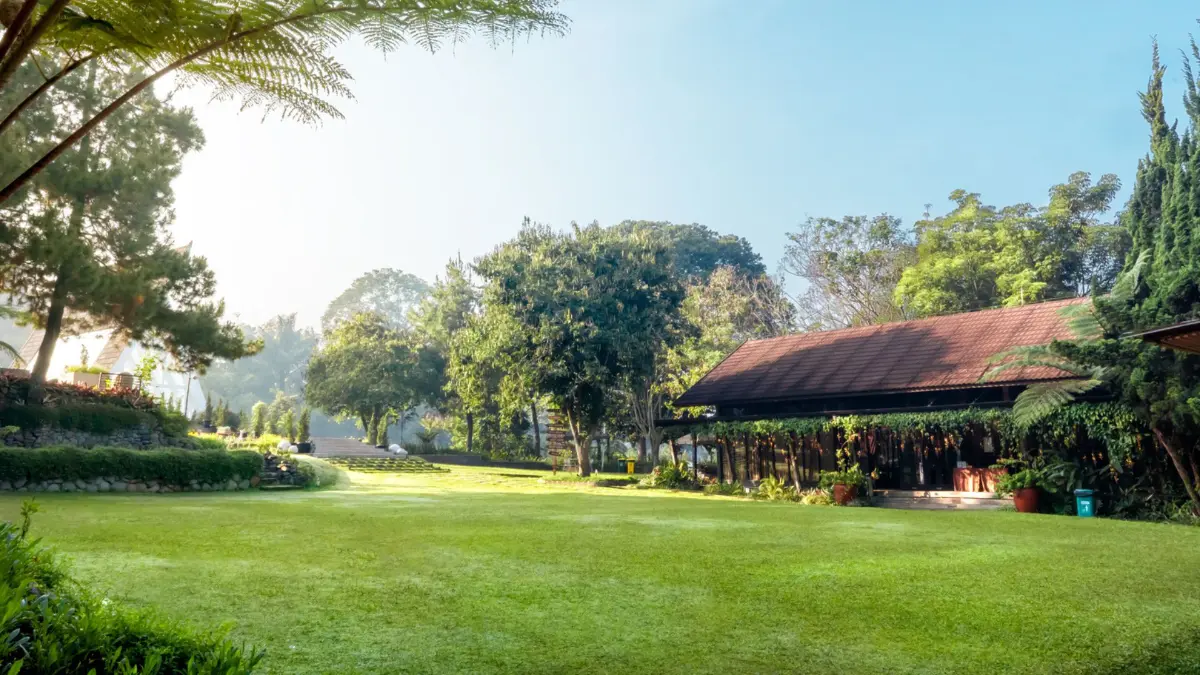 Salah satu rekomendasi tempat honeymoon di Jawa Barat berasa di Eropa. Foto: The Green Forest Resort