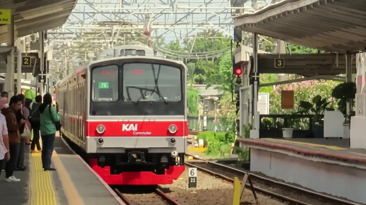 ILUSTRASI : KRL Commuter Line tujuan Bogor sempat mengalami perubahan pola perjalanan.