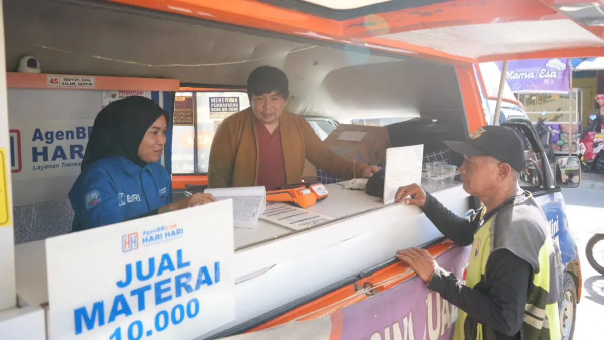 Kios Hari-Hari salah satu BRILink Agen di Jayapura saat melayani nasabah. (Dok. BRI)