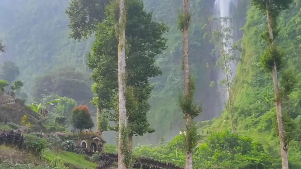 View di Curug Citambur Cianjur. (Foto: YouTube Jonggol Pelosok)