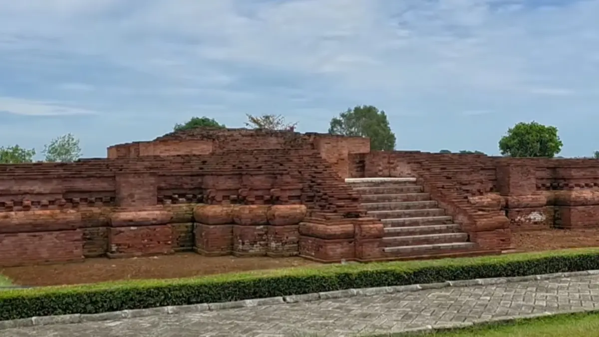 Wisata Sejarah Situs Candi Batu Jaya di Karawang. (Foto: YouTube Kang Abd)