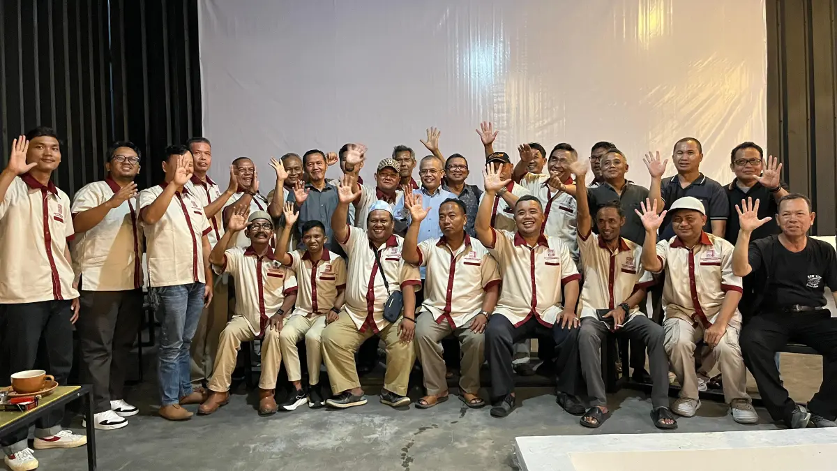Anggota Komisi I DPRD Provinsi Jawa Barat, Dedi Aroza saat berdialog dengan Komite Persiapan Pemekaran Kabupaten Bogor Barat (KPP KBB) di Limus Coffee Bogor, Jumat, 19 Juni 2026. Foto: Septi Nulawam