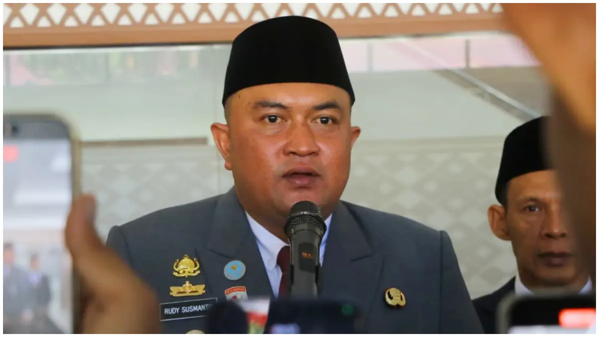 Bupati Bogor, Rudy Susmanto didampingi Wakil Bupati, Ade Ruhandi usai melantik pejabat di ruang Serbaguan I, Cibinong, Kabupaten Bogor. Jumat 19 Juni 2026. (Foto : Hendi Novian / Radar Bogor)
