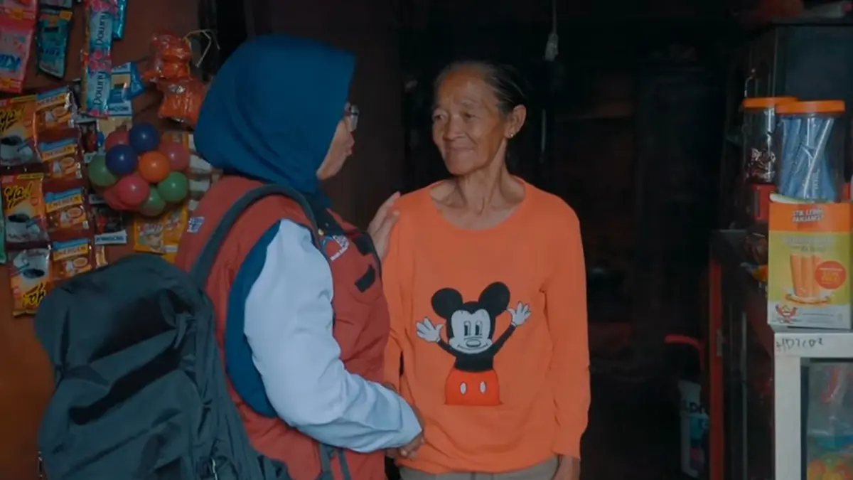 Ilustrasi kunjungan pendamping sosial ke rumah KPM bansos. (Foto: YouTube Kemensos RI)