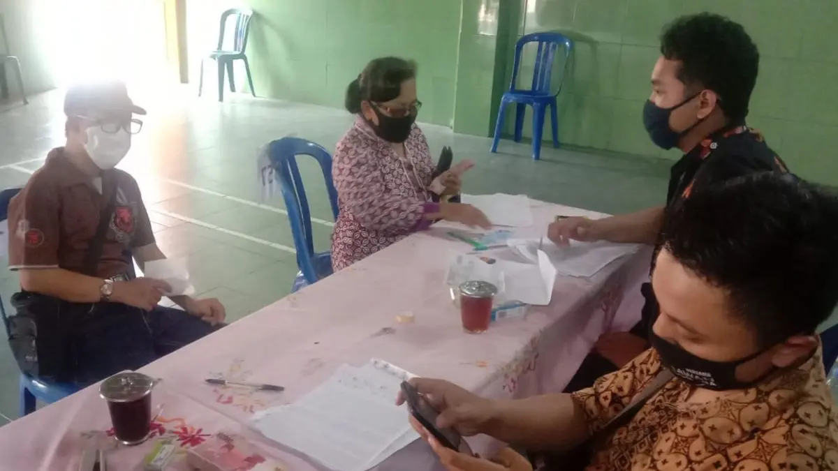 Ilustrasi penyaluran bansos kepada KPM. (Foto: beritamagelang.id)