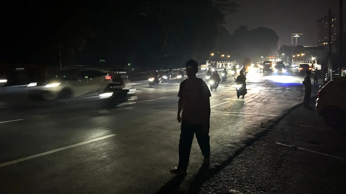 Kondisi terkini ruas Jalan Otista Bogor yang gelap gulita akibat pemadaman listrik. Foto: Fauzan/Radar Bogor