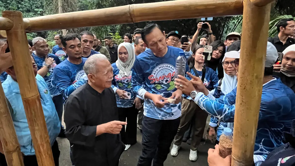 Menteri Koordinator Bidang Infrastuktur dan Pembangunan Kewilayahan, Agus Harimurti Yudhoyono saat mengunjungi Yayasan Bambu Indonesia. Foto:Aziz/Radar Bogor.