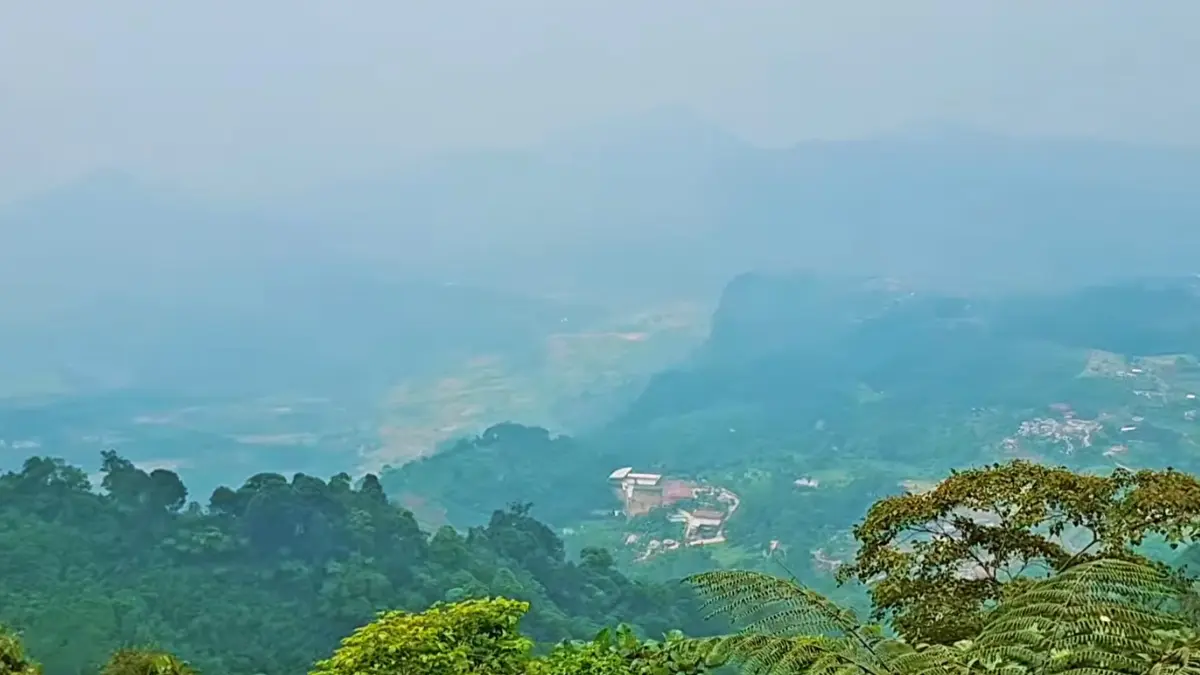 View di Puncak Khayangan Bogor. (Foto: YouTube Plesiran asik)