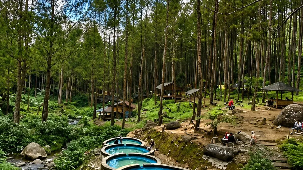 Kampoeng Ciherang, salah satu wisata di Sumedang. (Foto: Instagram @hellojabar)