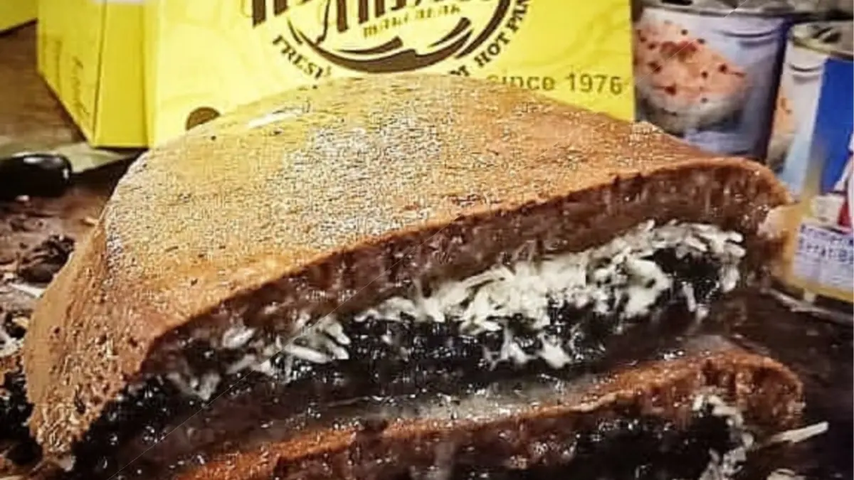 Kuliner martabak manis (Instagram/@martabaknikmat.andir_asli)