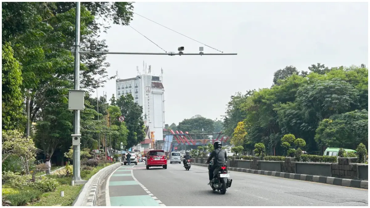 Mesin ETLE yang dipasang Polresta Bogor Kota di dekat Terminal Baranangsiang. (Foto : Fauzan/Radar Bogor)