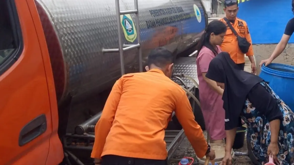 BPBD Kabupaten Bogor mengirimkan bantuan air bersih ke Desa Kalongliud, Nanggung. (Dok. BPBD Kabupaten Bogor)