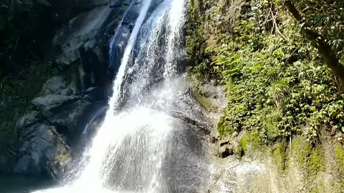 Curug Payung Kuningan. (Foto: YouTube Lebakherang Tv)
