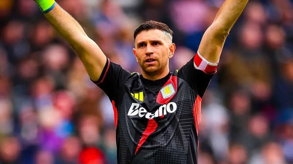 Emiliano Martinez dinilai kemahalan oleh Juventus. (Foto : IG @emi_martinez26)