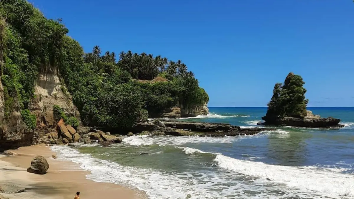 Pantai Karang Gantungan. (Foto: Instagram @explore.jawa.barat)