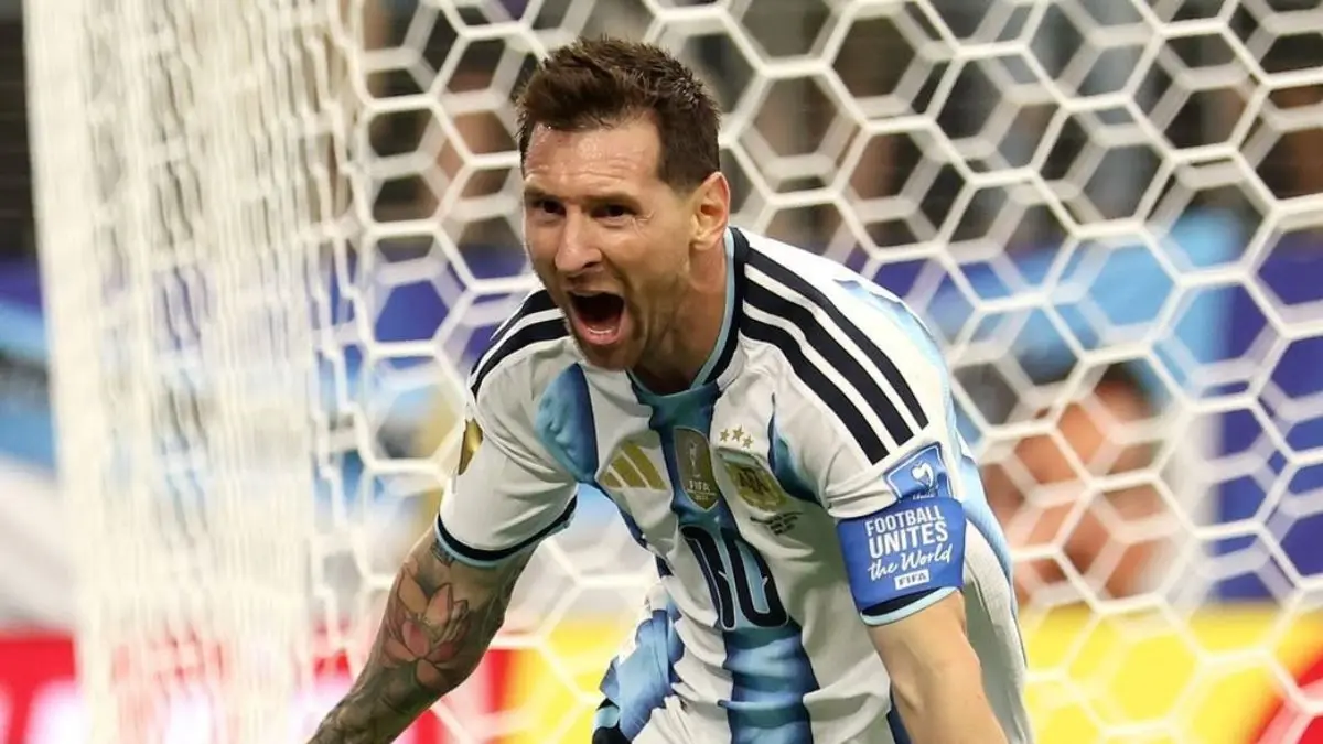 Selebrasi Lionel Messi setelah mencetak gol ke gawang Austria. (Foto: Instagram @afaseleccion)