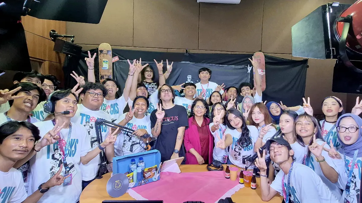 Siaran Tracks Two Radio Swara Pakuan mahasiswa Unpak Bogor. (Dok. Mahasiswa Unpak)